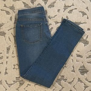 These jeans are low price, a fantastic fit and comfortable!